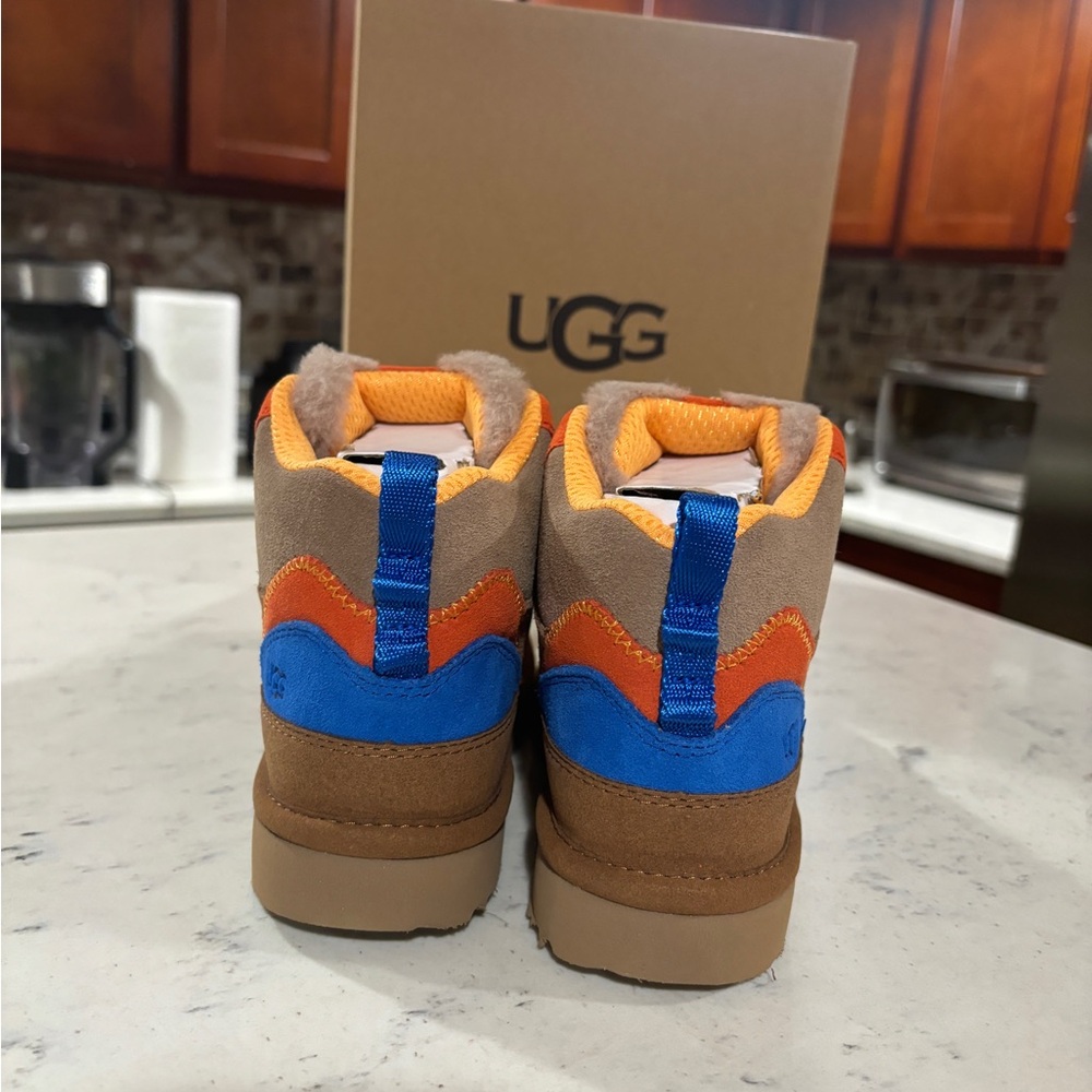 UGG Highland Hi Heritage Suede Hiking Sneaker Kid's Sizes Classic Chestnut 2Y/3Y - Picture 6 of 9